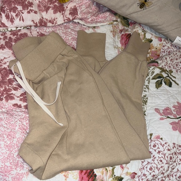 Varley tan joggers - Picture 1 of 4